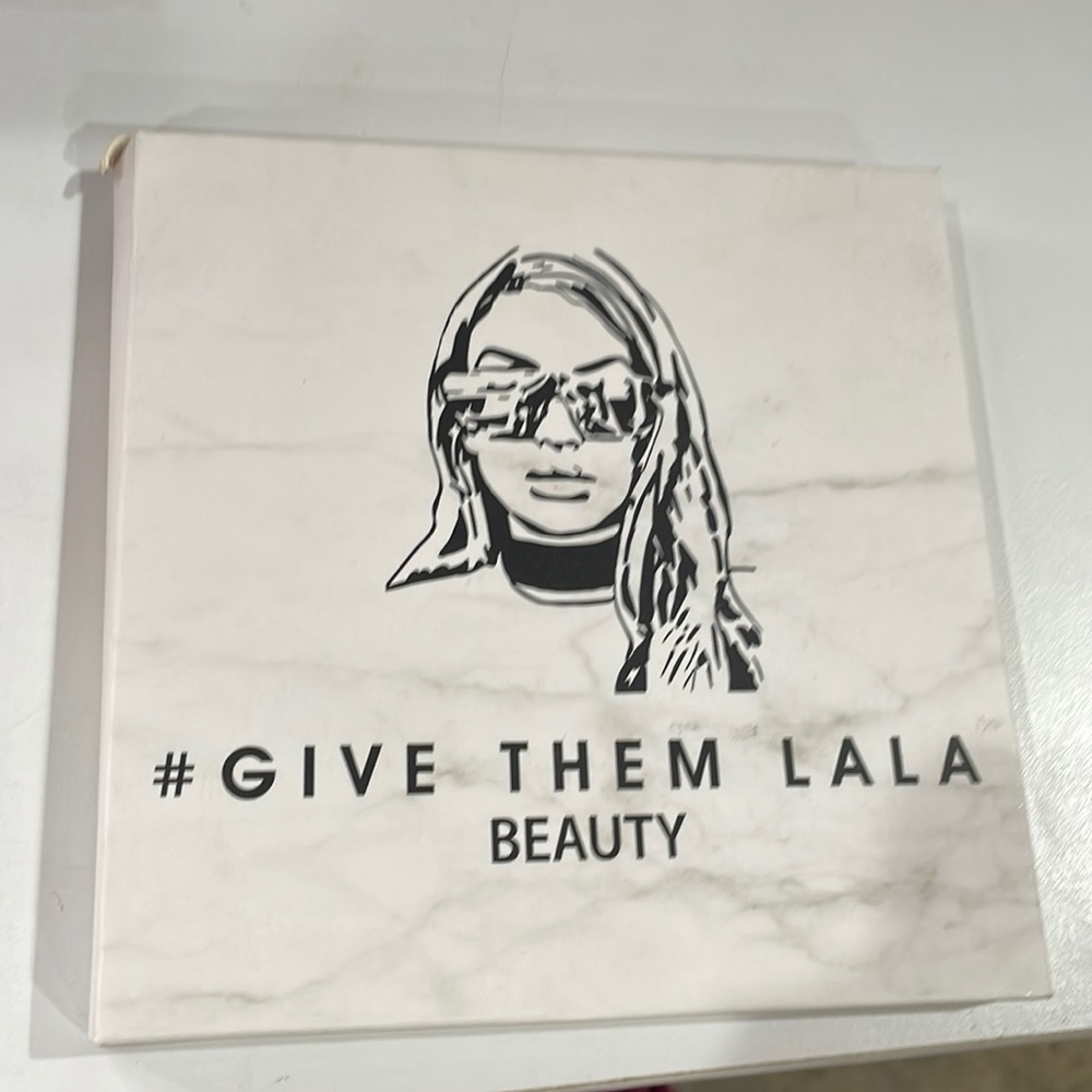 never used eyeshadow palette